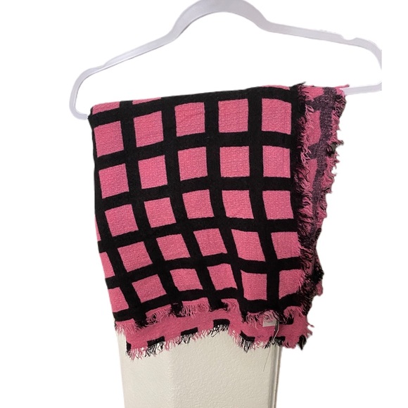 NWT Nordstrom pink & black checkered blanket scarf O/S - Picture 6 of 6